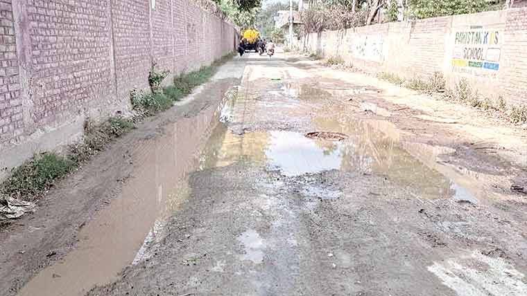 بوریوالا :جنازگاہ جانے والی سڑک ٹوٹ پھوٹ کا شکار