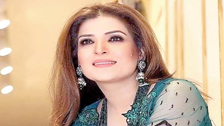 عید سے متعلق ریشم کا غیر معمولی  بیان، سوشل میڈیا پر بحث چھڑ گئی