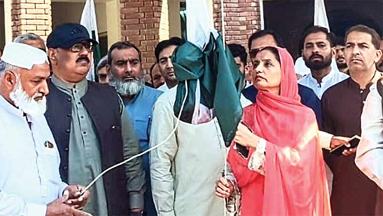 نوشہرہ ورکاں :یوم پاکستان پر میونسپل کمیٹی میں پرچم کشائی