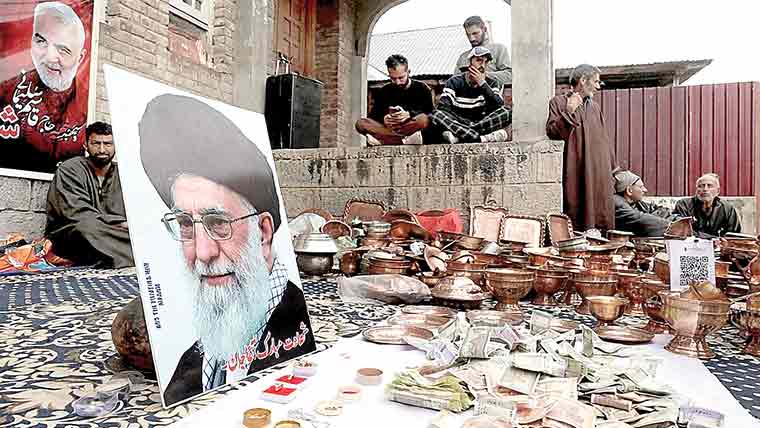 سرینگر :کشمیریوں کے ایرانیوں کیلئے سونے چاندی کے عطیات