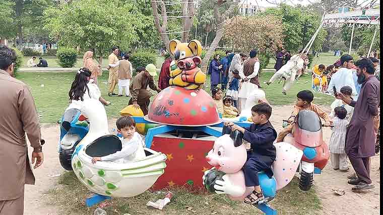 کمالیہ:عیدکے تیسرے روز تفریحی مقامات پر بھرپور رش