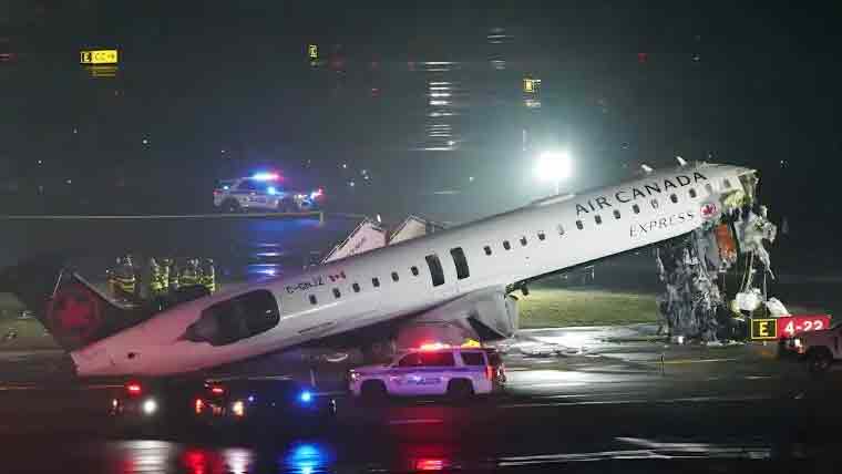 نیویارک ایئرپورٹ پر طیارہ فائر  ٹرک سے ٹکرا گیا، 2 پائلٹ ہلاک