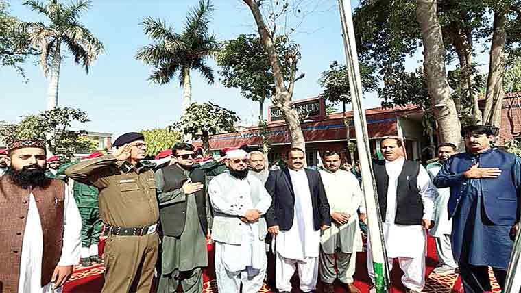 چنیوٹ: یومِ پاکستان پرچم کشائی کی پروقار تقریب