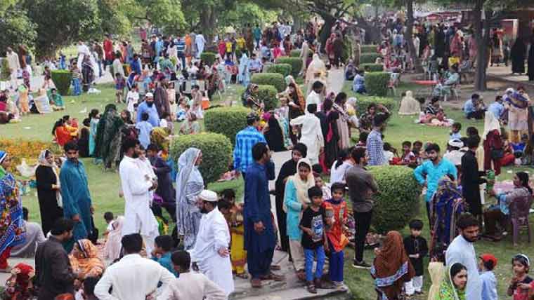 عیدالفطر کا تیسرا روز ، پارکس ،ریسٹورنٹس پر شہریوں کا رش 