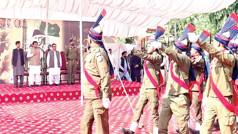 یومِ پاکستان کے موقع پر کمشنر آفس میں پروقار تقریب کا انعقاد 