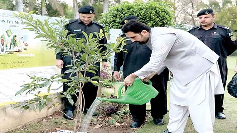  ٹرمپ کو سلیوٹ کرنیوالے کو وزیراعظم نہیں مانتے : آفریدی