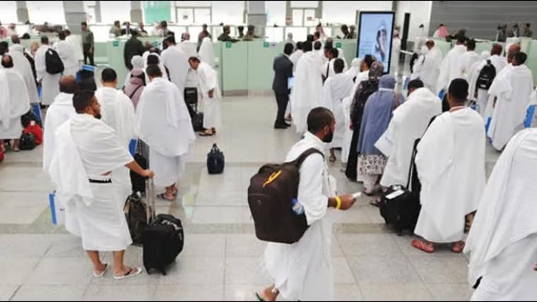 عمرہ زائرین کو 18اپریل تک  سعودی عرب چھوڑنے کا حکم