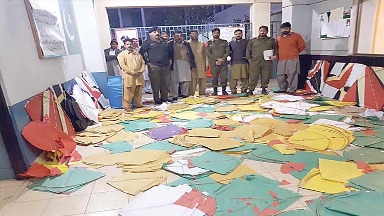 3پتنگ باز رنگے ہاتھوں پکڑے گئے