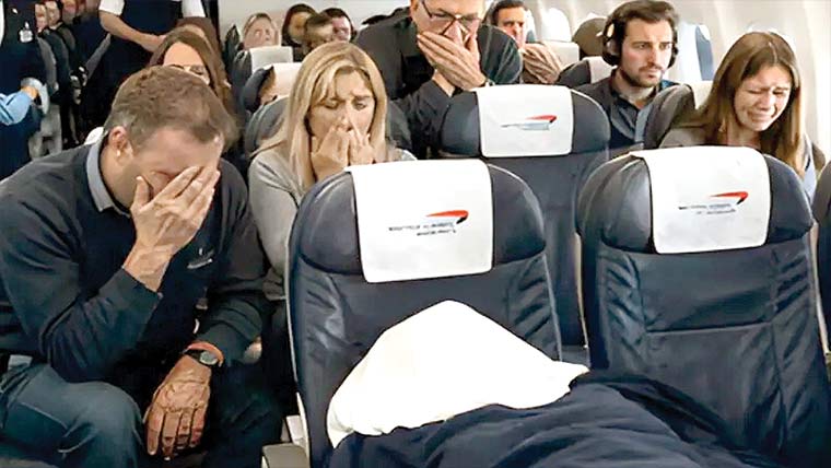  پرواز میں مسافر کی موت، لیکن جہاز واپس کیوں نہ لوٹا 