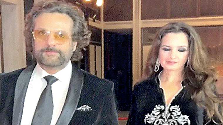 بیوی نہیں بہن ہے، پاپارازی کی  غلط فہمی پر فردین خان کی وضاحت