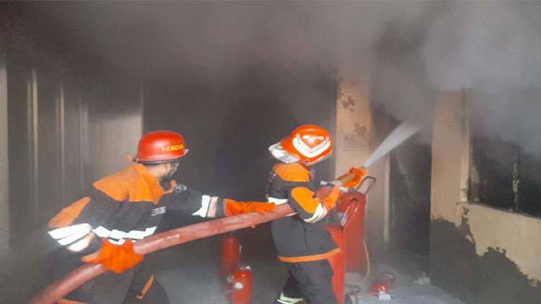 جرابیں بنانے والی فیکٹری  کے گودام میں آتشزدگی