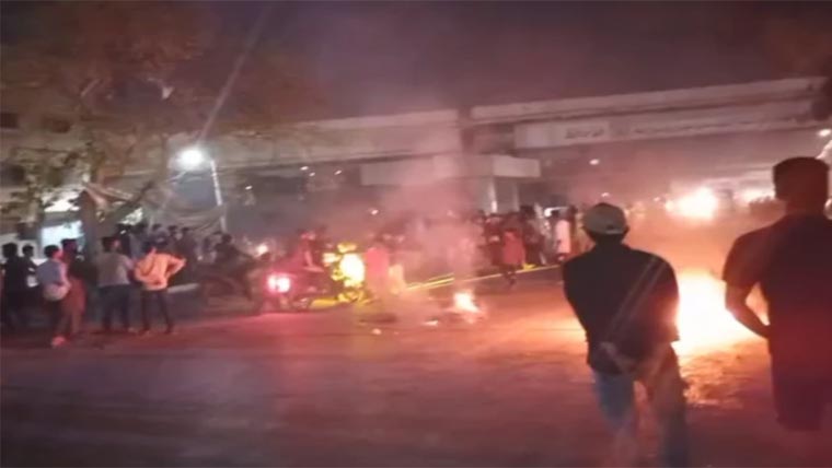 گرمی کا آغاز ہوتے ہی بجلی کی گھنٹوں بندش، پانی کی قلت، صارفین کا احتجاج 