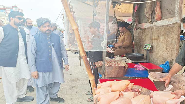 اسسٹنٹ کمشنر سمبڑیال کا ماڈل  فروٹ ،سبزی ومیٹ مارکیٹ کا دورہ 