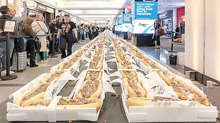 امریکا میں دنیا کی سب سے بڑی چیز سٹیک کی قطار