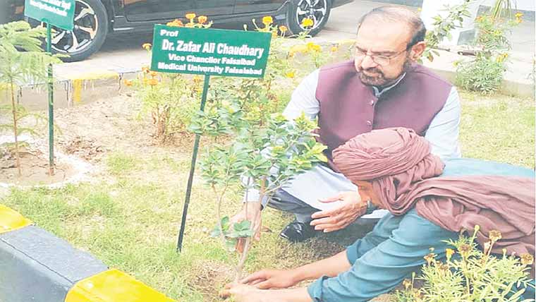  میڈیکل یونیورسٹی کے وی سی کا یونیورسٹی آف کمالیہ کا دورہ 