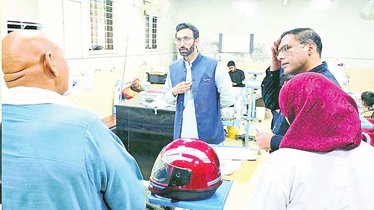  پیرمحل :ڈی سی کا ترقیاتی منصوبوں، ٹی ایچ کیو ہسپتال کا دورہ