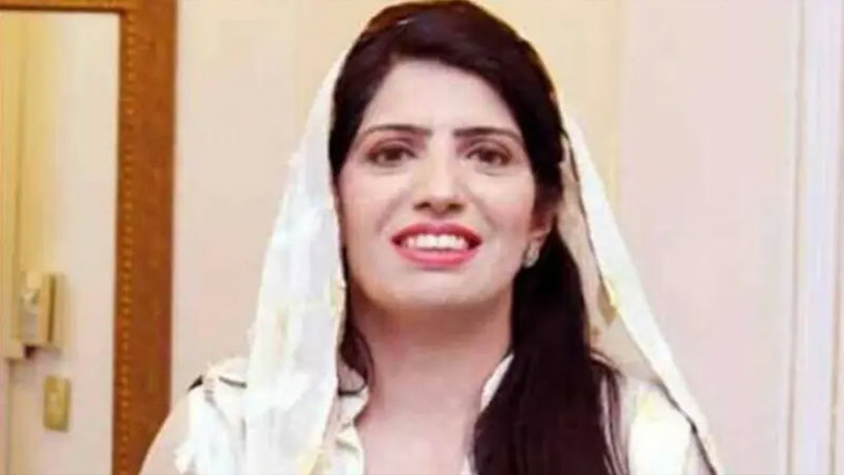 تحریک انصاف کی رہنما عالیہ حمزہ گرفتار،نامعلوم مقام پر منتقل