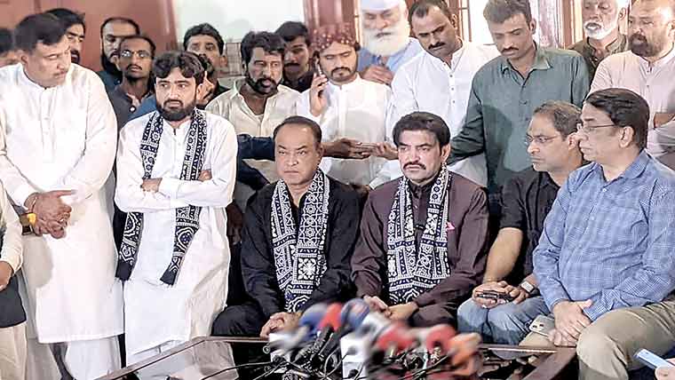 پی ٹی آئی کے سڑکوں پر نکلنے  کا دور ختم ہوچکا: شیر افضل 