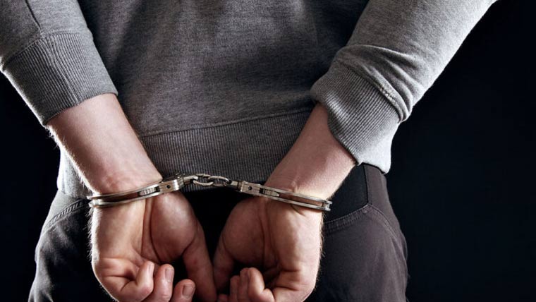 پیرس :امریکی بینک کے  باہر بم حملہ ناکام،ملزم گرفتار