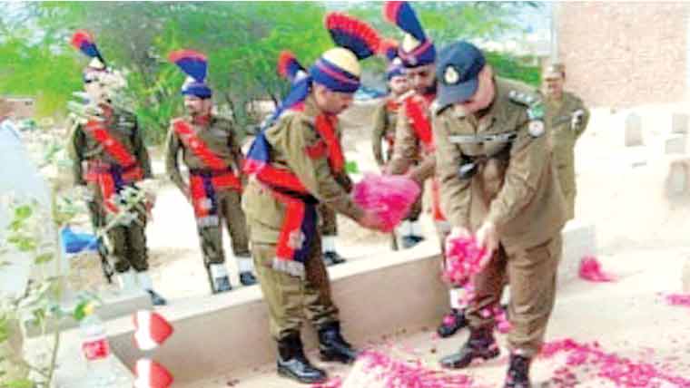 ملتان پولیس کے شہید نوید اختر اور  عبدالملک کایوم شہادت منایا گیا 