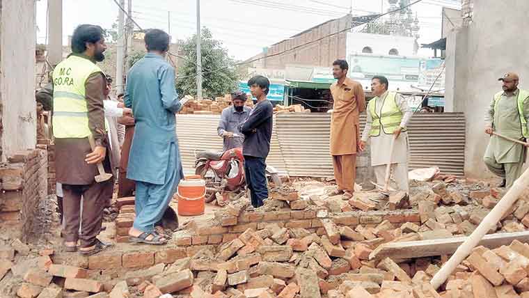 گوجرہ میں سرکاری زمین پر قبضہ ناکام، تجاوزات مسمار