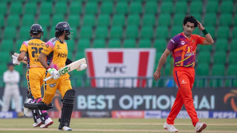 پشاور زلمی نے راولپنڈیز کے خلاف  منفرد عالمی ریکارڈ بنا دیا