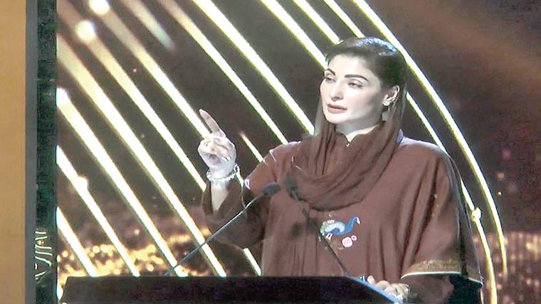 جماعتوں  میں  مردوں  کی  اجارہ  داری،وزیراعلیٰ  بننے  کا  سفر  آسان  نہیں:مریم  نواز