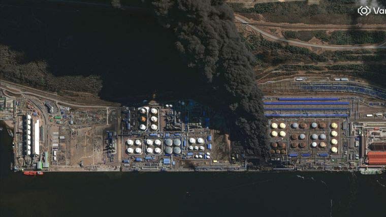 یوکرینی ڈرون حملہ، روسی  بندرگاہ میں آگ بھڑک اٹھی 