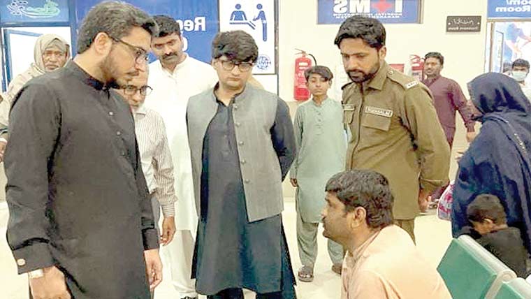 ڈپٹی کمشنر کوٹ ادوبلال سلیم کا ہسپتال کا دورہ، سہولتوں کا جائزہ