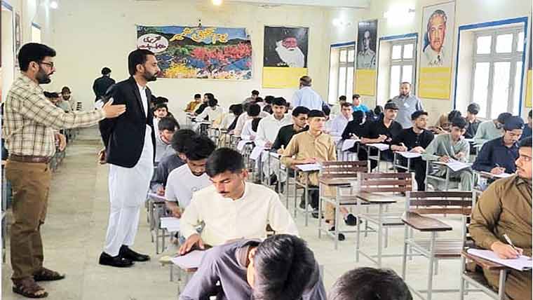  اے سی کھاریاں کا میٹرک امتحان  کے جائزہ کیلئے زمیندار کالج کا دورہ 