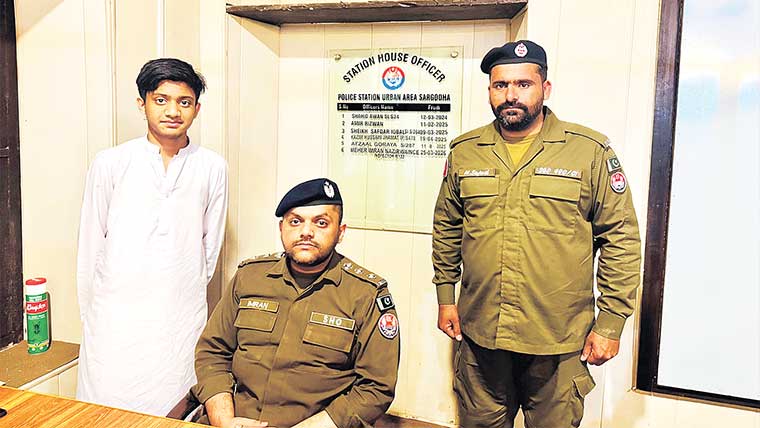 گمشدہ لڑکے کو ڈھونڈ کر  والدین کے حوالے کر دیا 