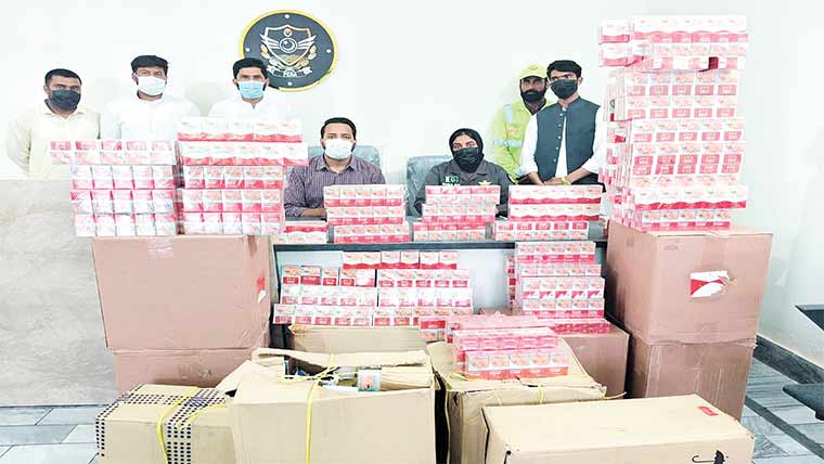 لوکل برانڈ سگریٹ کیخلاف پیرا فورس کا کریک ڈاؤن تیز 