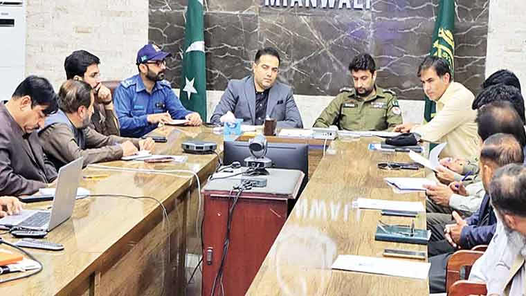 ڈپٹی کمشنر کو بجلی چوری، منشیات اور غیر قانونی اسلحہ کیخلاف کارائیوں پربریفنگ 