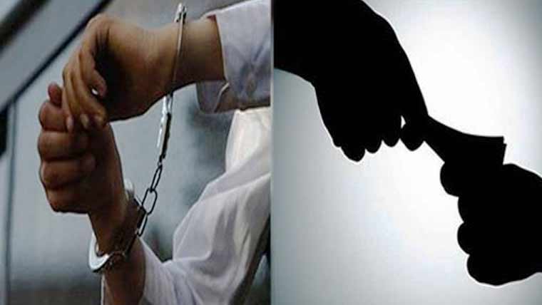 اینٹی کرپشن ٹیم کا چھاپہ، سب انسپکٹر رشوت لیتے گرفتار