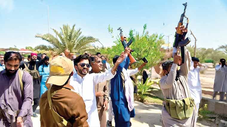 دادو : تہرے قتل کا کیس، پیپلزپارٹی کے 2 ایم پی ایز سمیت 8 ملزم بری