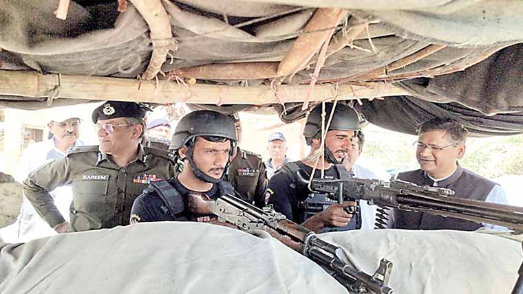 آئی جی سے پولیس ملازمین  اہلخانہ کی ملاقا ت