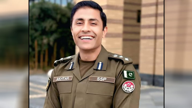 نئے ڈی پی او گجرات اختر فاروق  نے عہدے کا چارج سنبھال لیا 