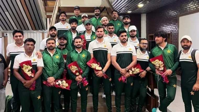 قومی ٹیم ٹیسٹ سیریز کھیلنے کیلئے بنگلہ دیش پہنچ گئی