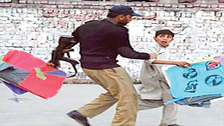 ڈسکہ میں پتنگ بازی عروج پر 