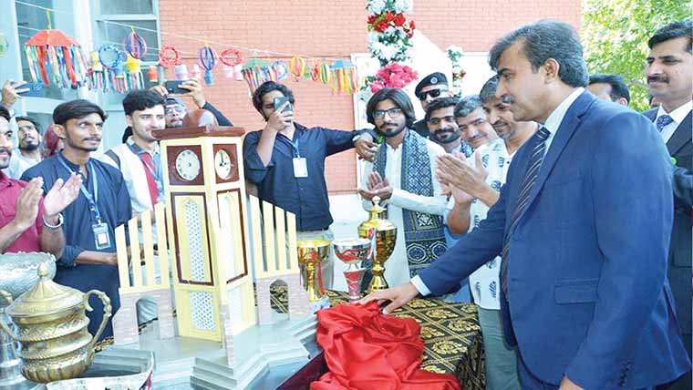  لائل پور آرٹ اینڈ لٹریچر فیسٹیول شروع ، فن و ادب کی اہمیت اجاگر