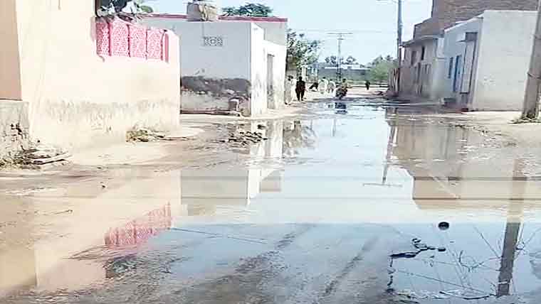  واں بھچراں کے متعدد محلہ جات کے گٹر پانی باہر ابلنے لگے
