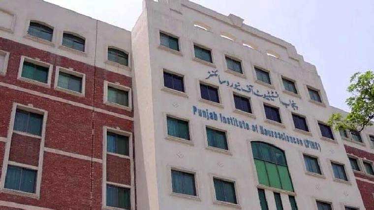 پنز کے سرجنز نے نوجوان کی آنکھ ، دماغ میں پیوست راڈ نکال دیا
