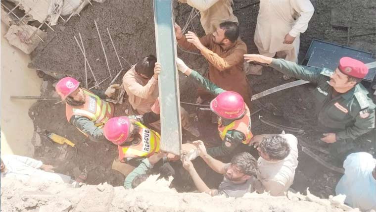 شکرگڑھ:چھت گرنے سے ماں ، 2بچوں سمیت 4 افراد جاں بحق 