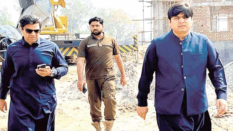 اسسٹنٹ کمشنر کا واٹر ٹریٹمنٹ پلانٹ کا دورہ ، معیار چیک کیا
