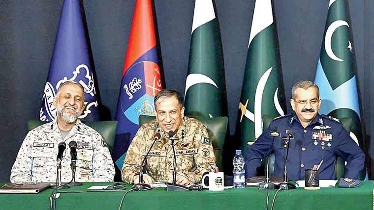 پاکستان کا بھارت کو کھلا چیلنج : معرکہ حق میں 5 گنا بڑے دشمن کو شکست، بھارتی سیاستدان اکھنڈ بھارت کی باتیں کررہے ہیں، یہی زبان استعمال کرنی ہے تو سامنے آجائو پھر : ڈی جی آئی ایس پی آر 