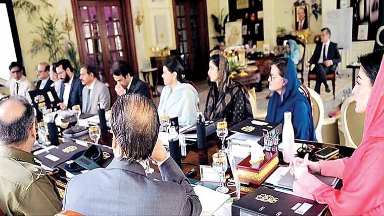 پیرا فورس کو بدنام کرنیوالے اہلکاروں کیخلاف گھیرا تنگ، مثال بنا دیا جائے : مریم نواز 