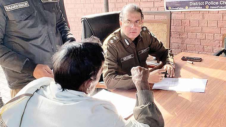 چنیوٹ:ڈی پی او کی کھلی کچہری، شہریوں کے مسائل سنے