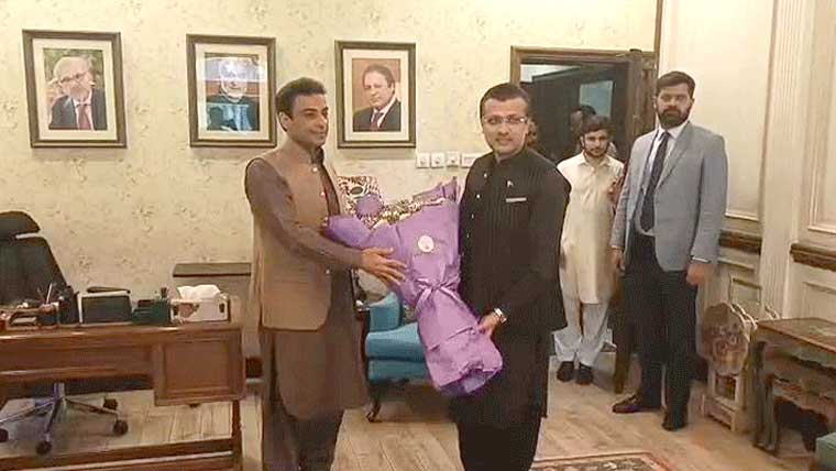  حمزہ شہباز سے علی ڈار کی  ملاقات، عوامی مسائل اور  ترقیاتی منصوبوں پر تبادلہ خیال