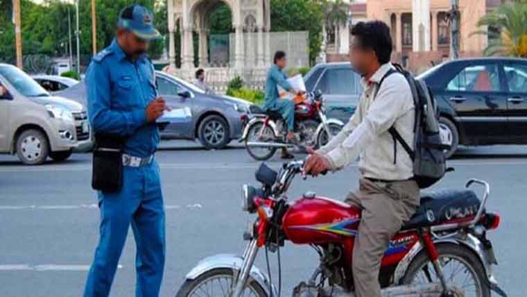 موٹرسائیکل پر بغیر ہیلمٹ سفرکرنیوالوں کیخلاف کاروائیاں تیز
