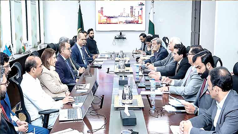  پٹرول زیادہ مہنگا ہونے کی وجہ سے 117  روپے فی لیٹر لیوی کا نفاذ : پٹرولیم ڈویژن 